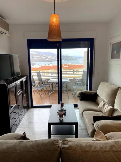 Sunny 2-bedroom With Sea View
