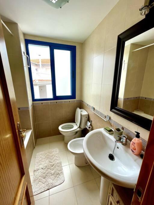 Sunny 2-bedroom With Sea View Apartment *