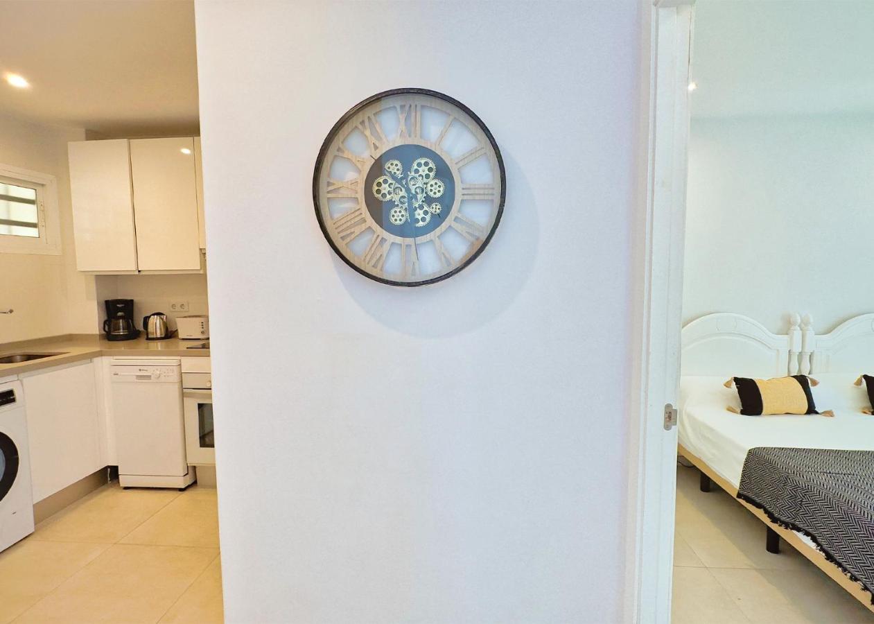 Diana 905. Superb South-facing One-bedroom With Amazing Sea Views.