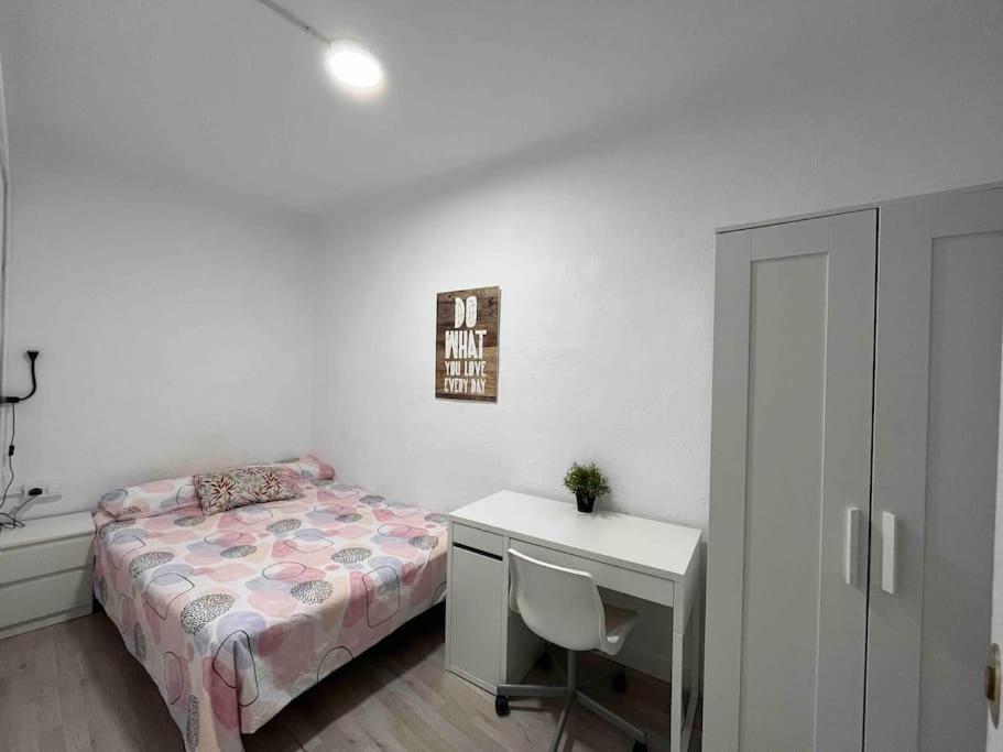 Apartment Confortable In The Heart Of Raval Barcelona