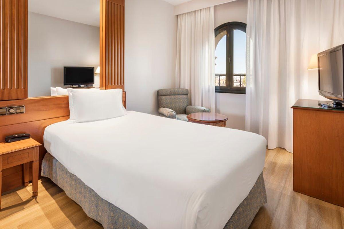 Macarena Hotel 4*