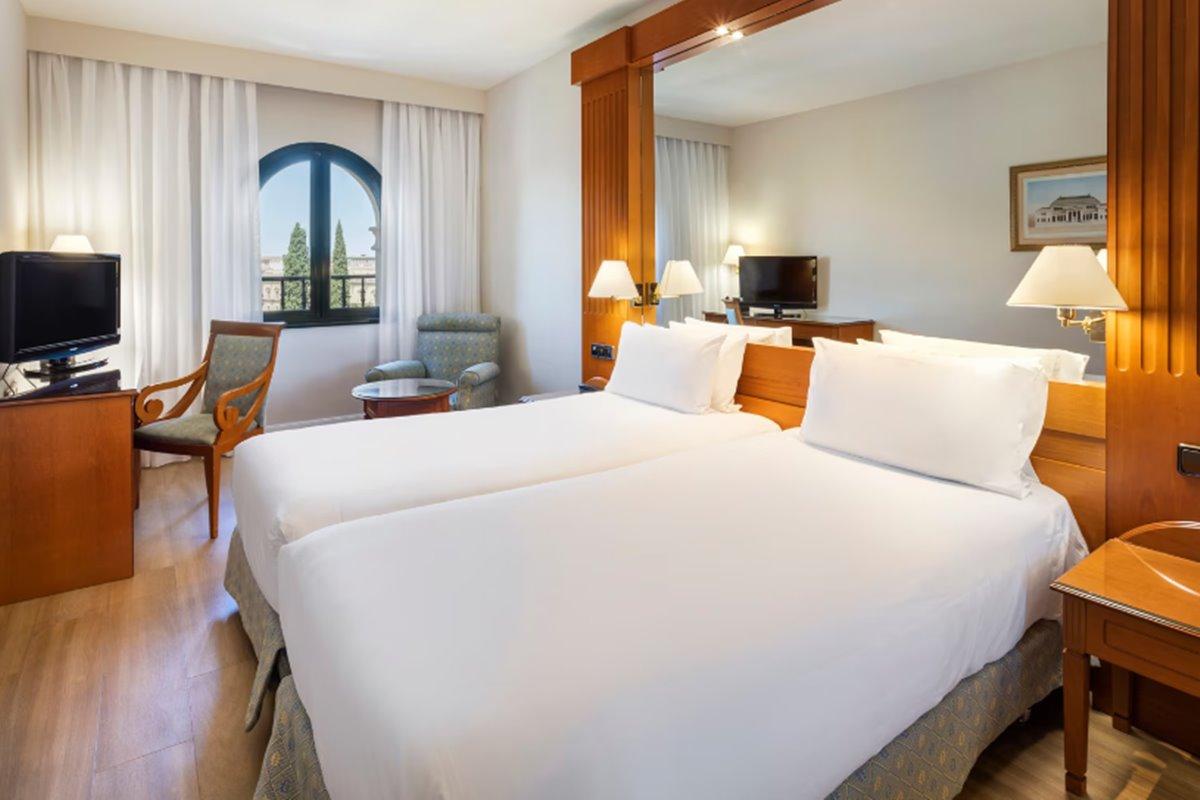 Macarena Hotel 4*