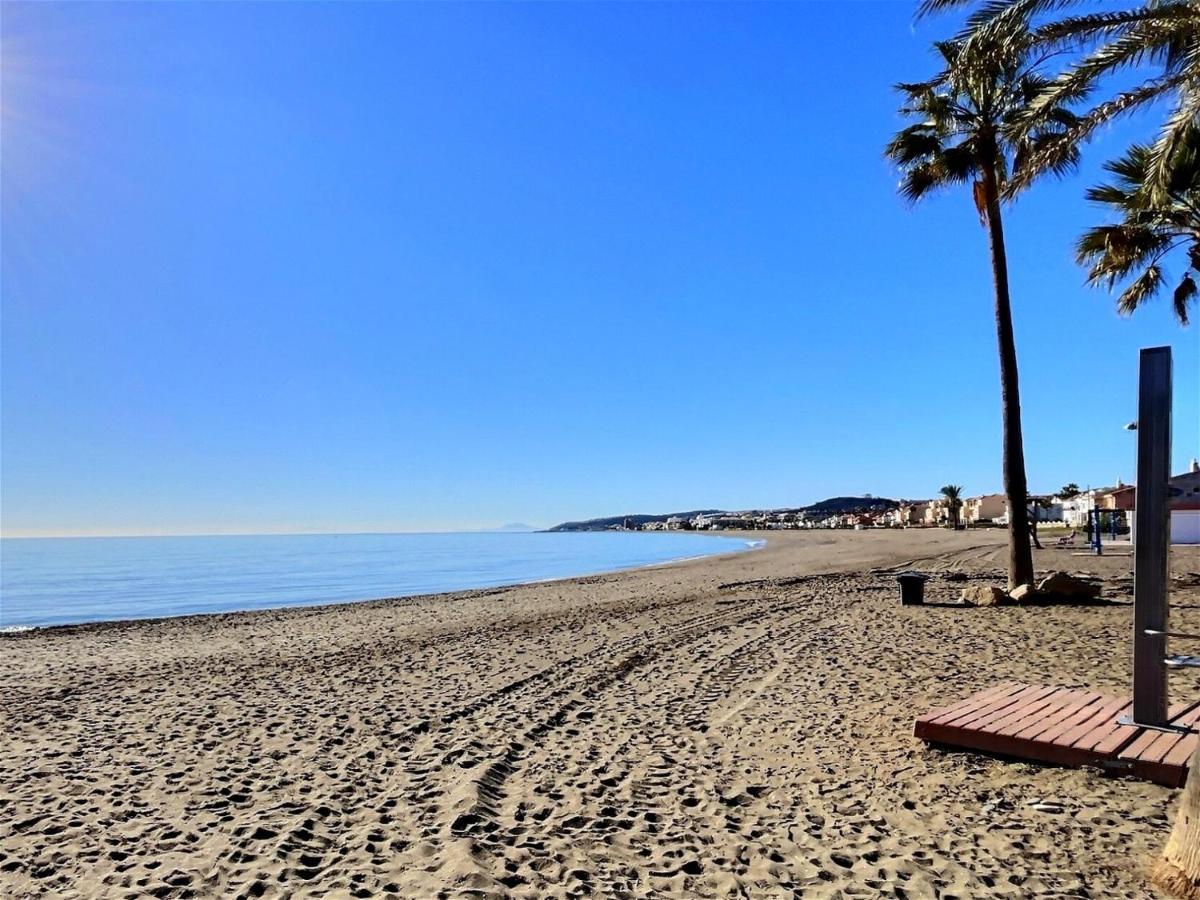 Two Bedroom Walking Distance To A Stunning In Casares Costa Apartamento *