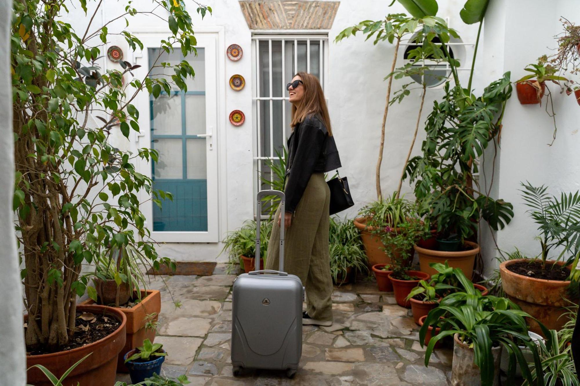 Atico Trafalgar By La Juderia De Vejer - Inside A Typical Andalusian Casa Patio Apartment *