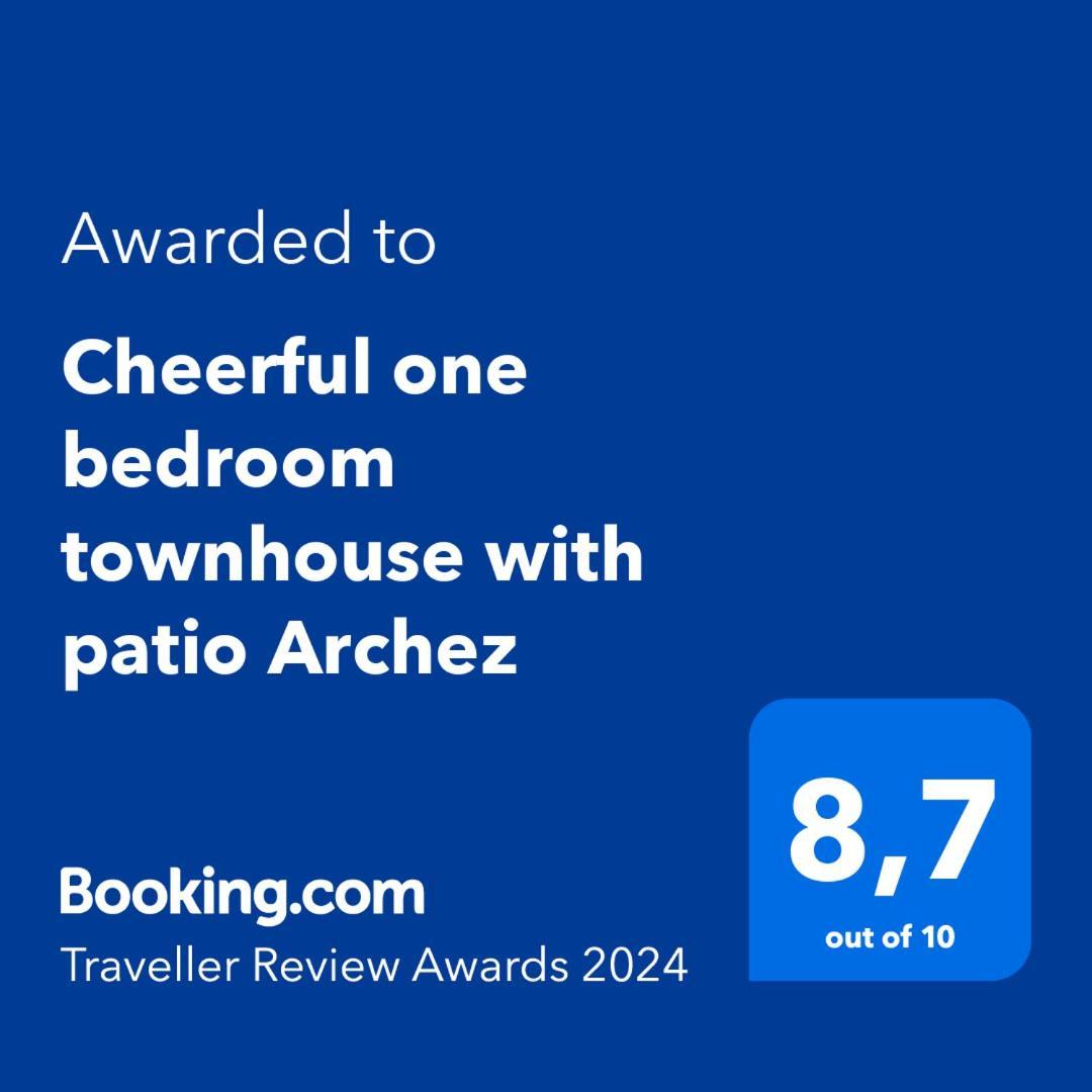 Apartment Cheerful One Bedroom Townhouse With Patio *