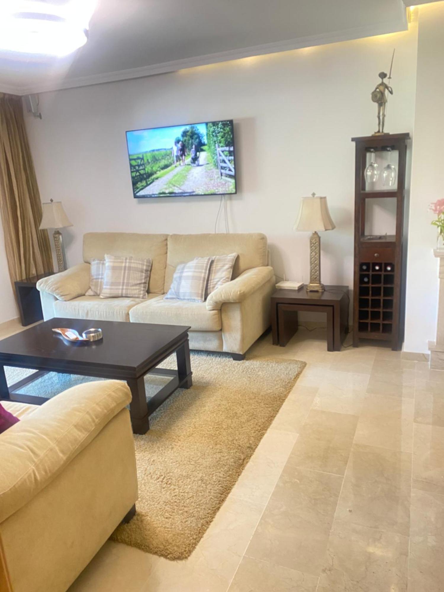 Modern In Village Centre With Underground Parking Apartamento Benahavís