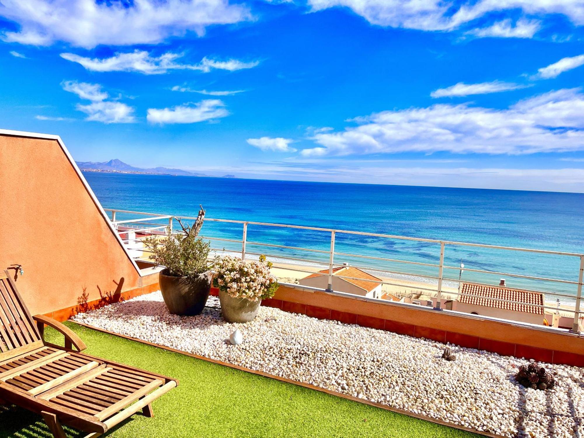 Arenales Beach House By Gloove *
