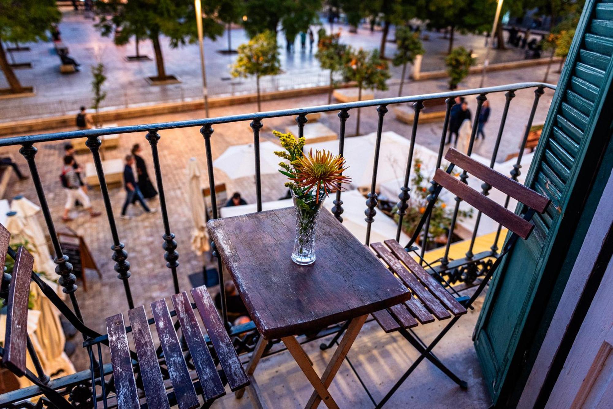 Homestay Private In Historic Building On The Square *