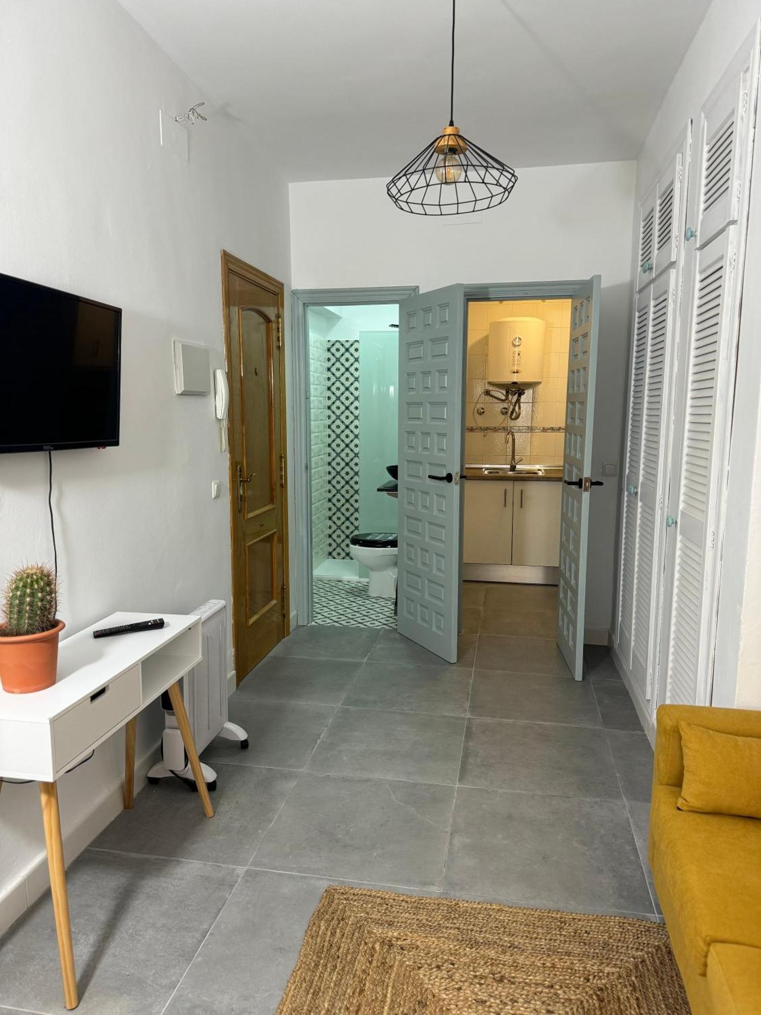 Apartamento Tiendas 2 *