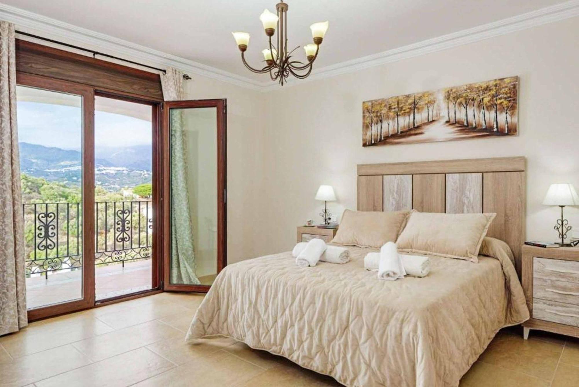 Lara Pinta Villa Nerja