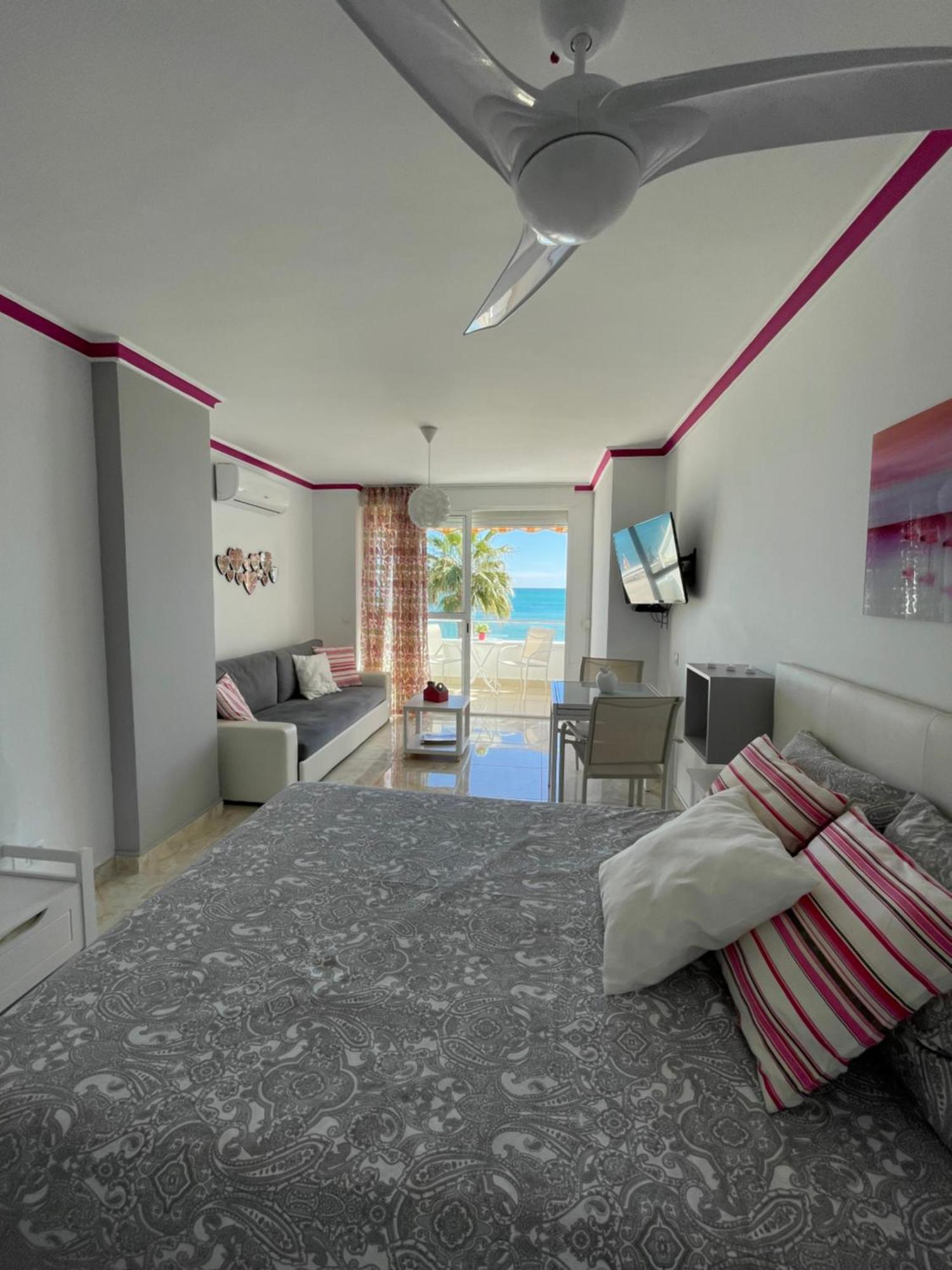 Roca Chica. - First Line Apartamento Torremolinos