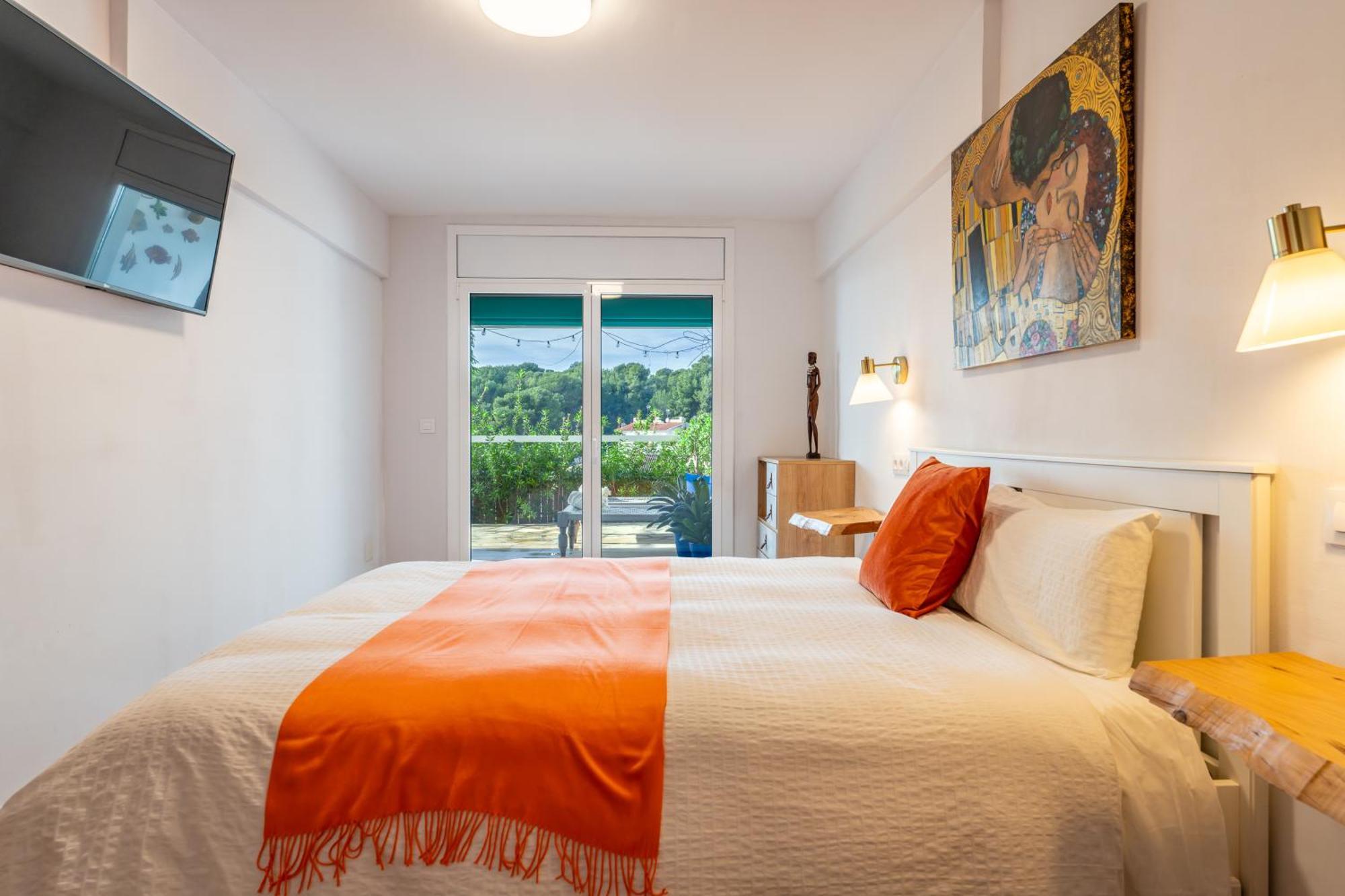 Luxury Designer Front Two Bedroom Apartment