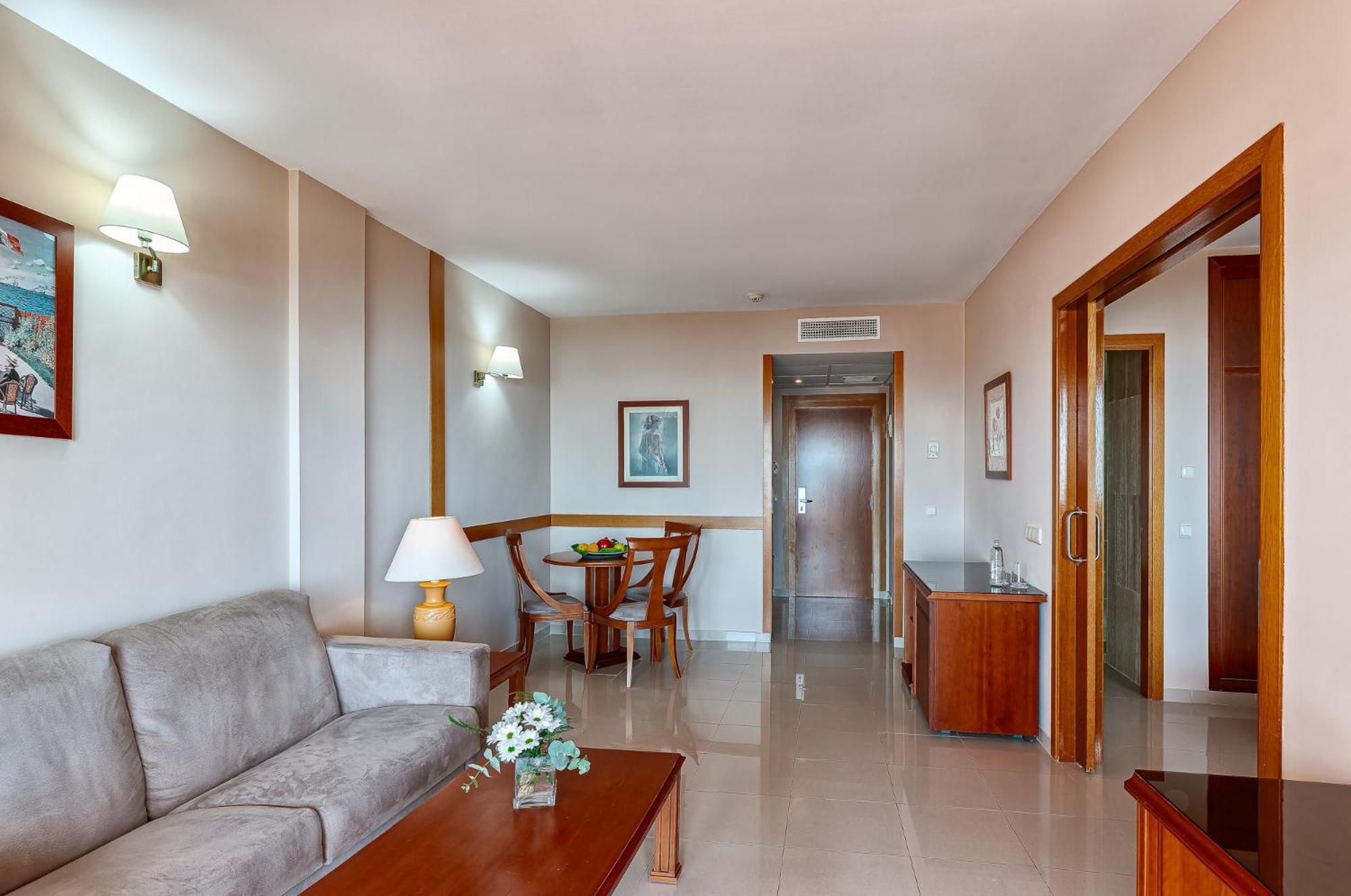 Bahía Tropical Hotel 4*