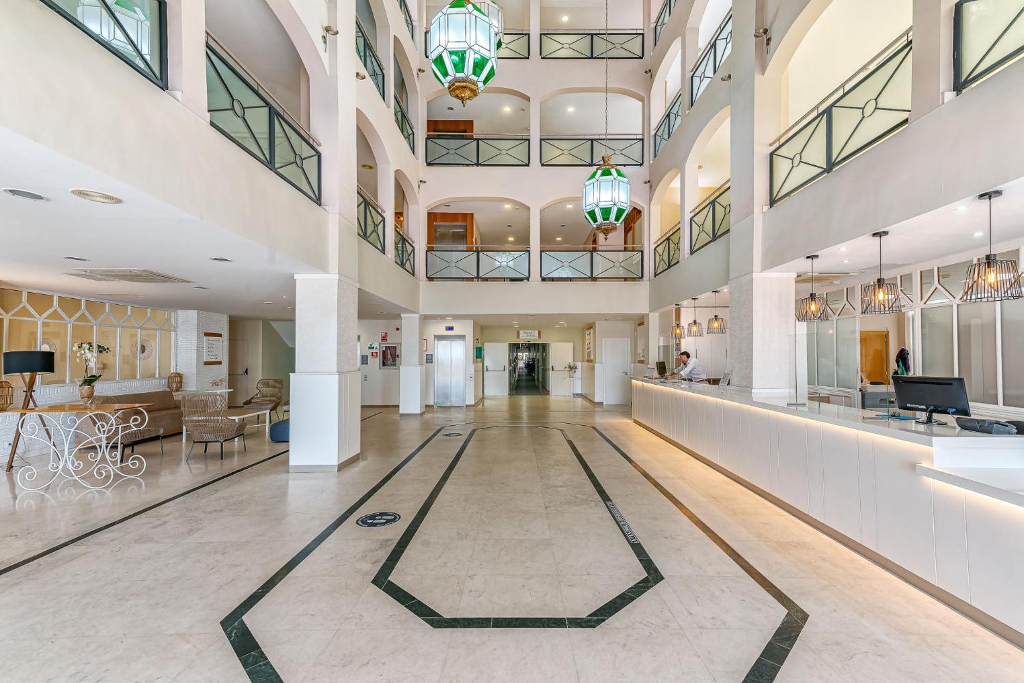 Hotel Bahía Tropical 4*