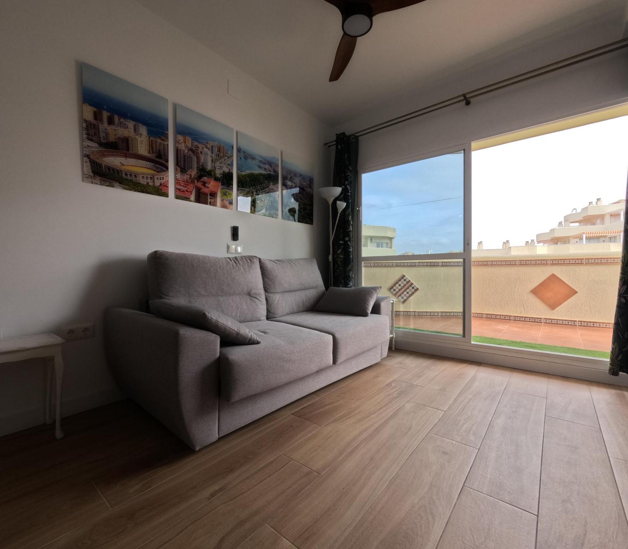 Apartamento Benalbeach. Espectacular Terraza, Vistas Al Mar.