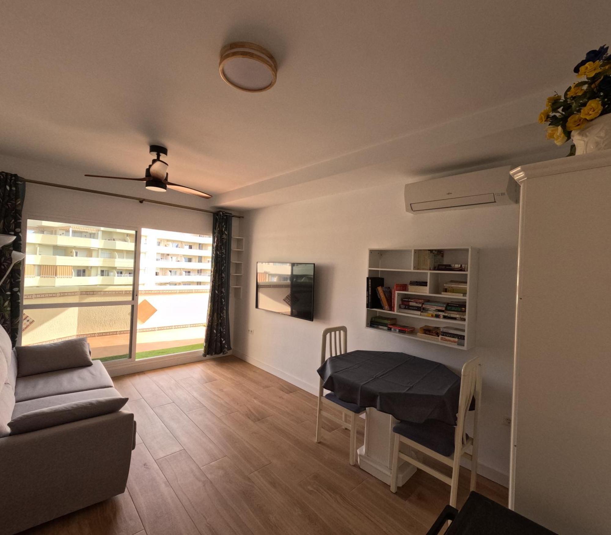 Apartamento Benalbeach. Espectacular Terraza, Vistas Al Mar. *