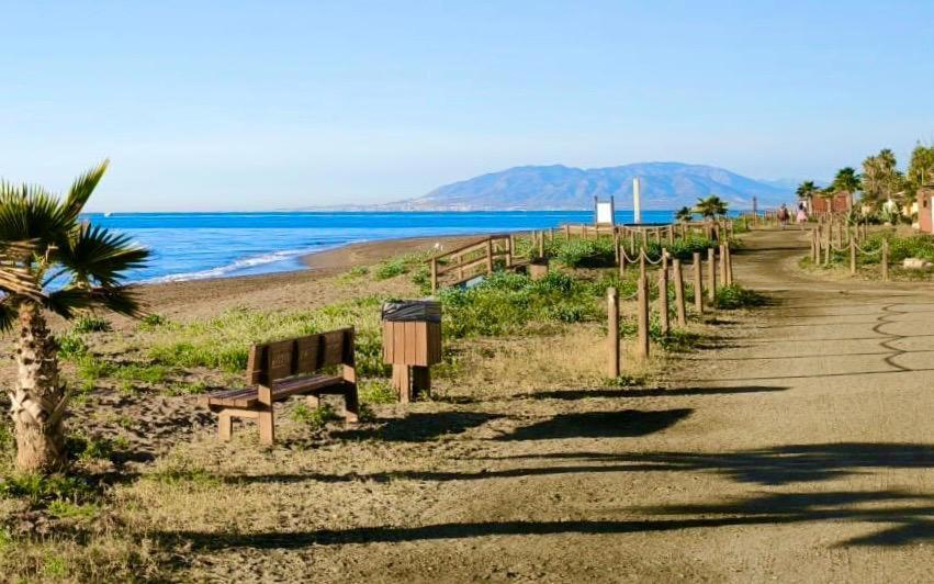Apartamento Atico Con Piscina, Golf, Vistas Al Mar