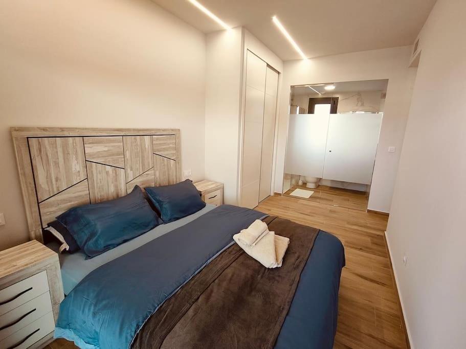 Claudia Luxury Near The Beach With A Pool, Gym, And Secure Gated Parking Apartment Arenales del Sol