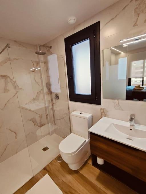 Claudia Luxury Near The Beach With A Pool, Gym, And Secure Gated Parking