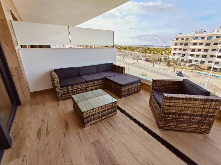 Apartment Claudia Luxury Near The Beach With A Pool, Gym, And Secure Gated Parking