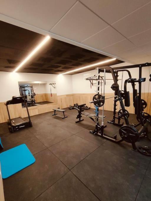 Claudia Luxury Near The Beach With A Pool, Gym, And Secure Gated Parking