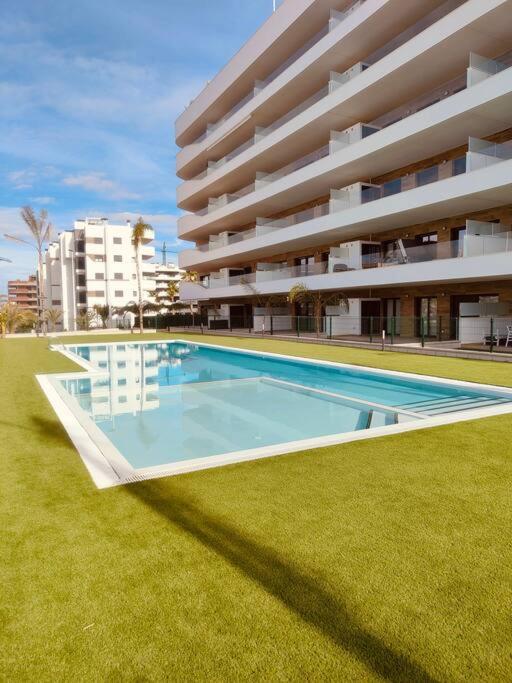 Claudia Luxury Near The Beach With A Pool, Gym, And Secure Gated Parking *