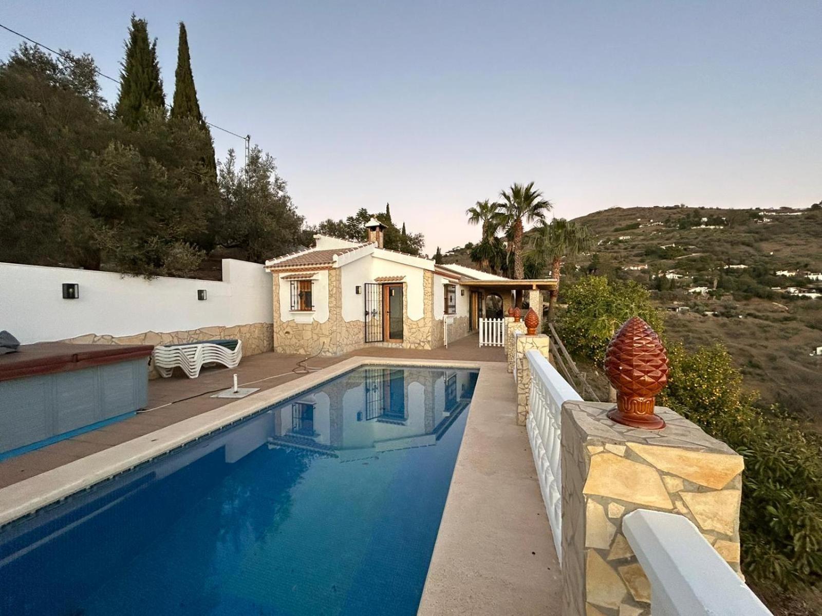 Victor Villa Competa