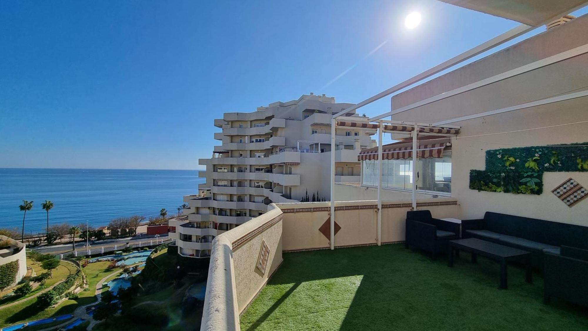 Apartamento Benalbeach. Espectacular Terraza, Vistas Al Mar.