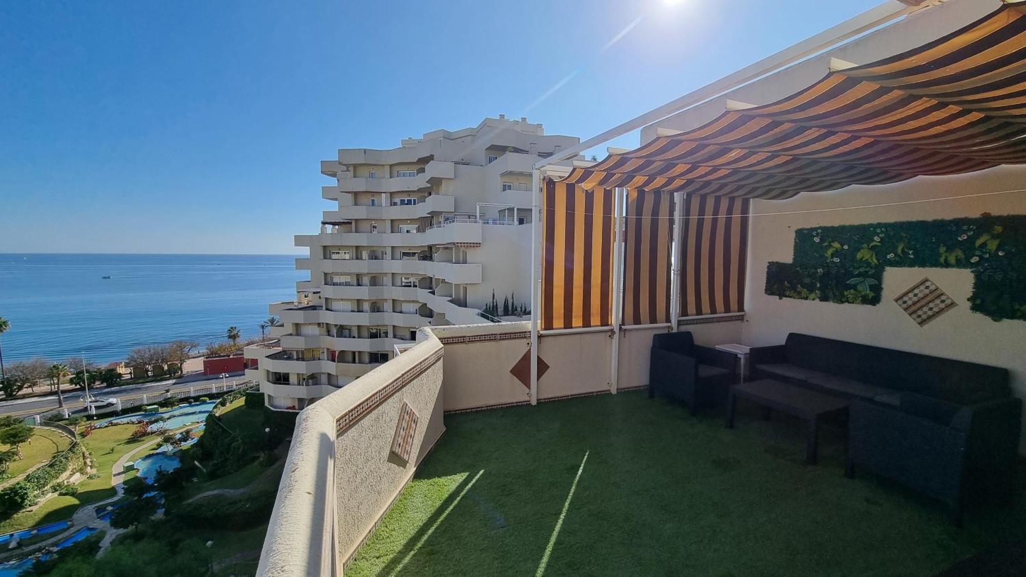 Benalbeach. Espectacular Terraza, Vistas Al Mar. Apartamento *