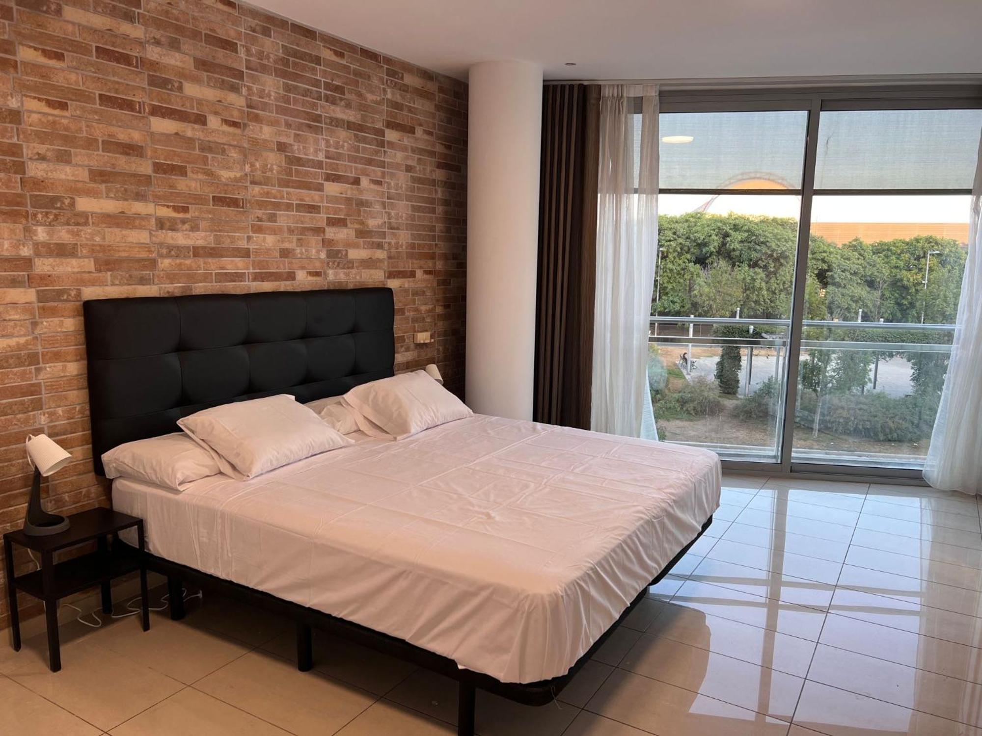 Fira Gran Via 2 - Private In A Shared - Privadas En Compartido Campsite