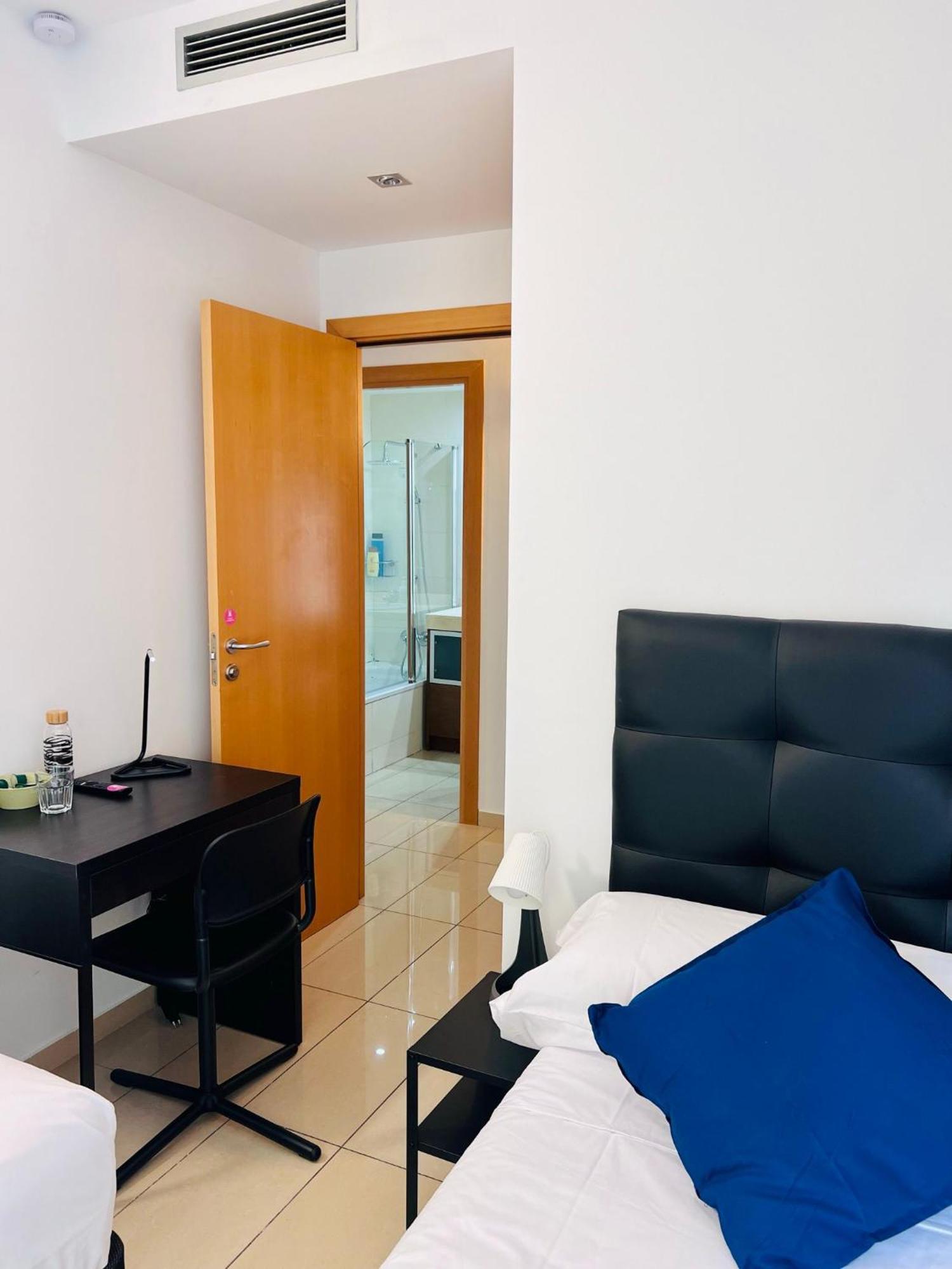 Fira Gran Via 2 - Private In A Shared - Privadas En Compartido Campsite *