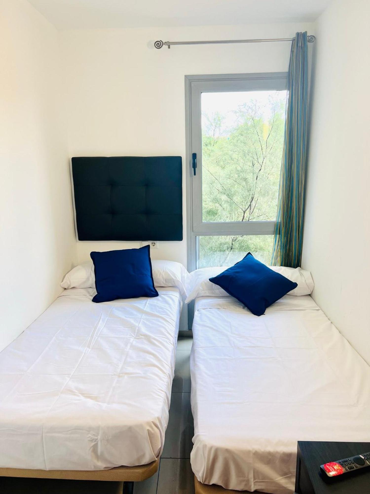 Campsite Fira Gran Via 2 - Private In A Shared - Privadas En Compartido *