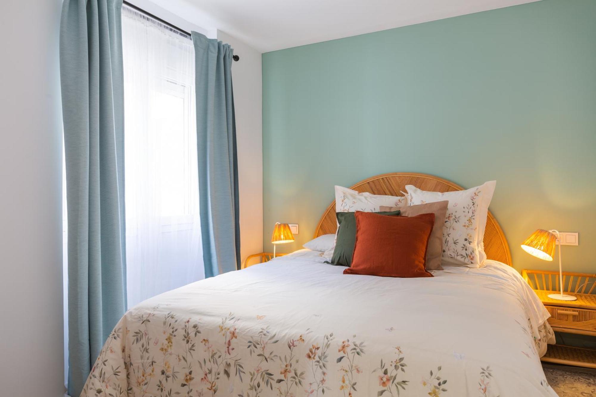 Centro Ii: And Bright With Balconies Apartment Malaga