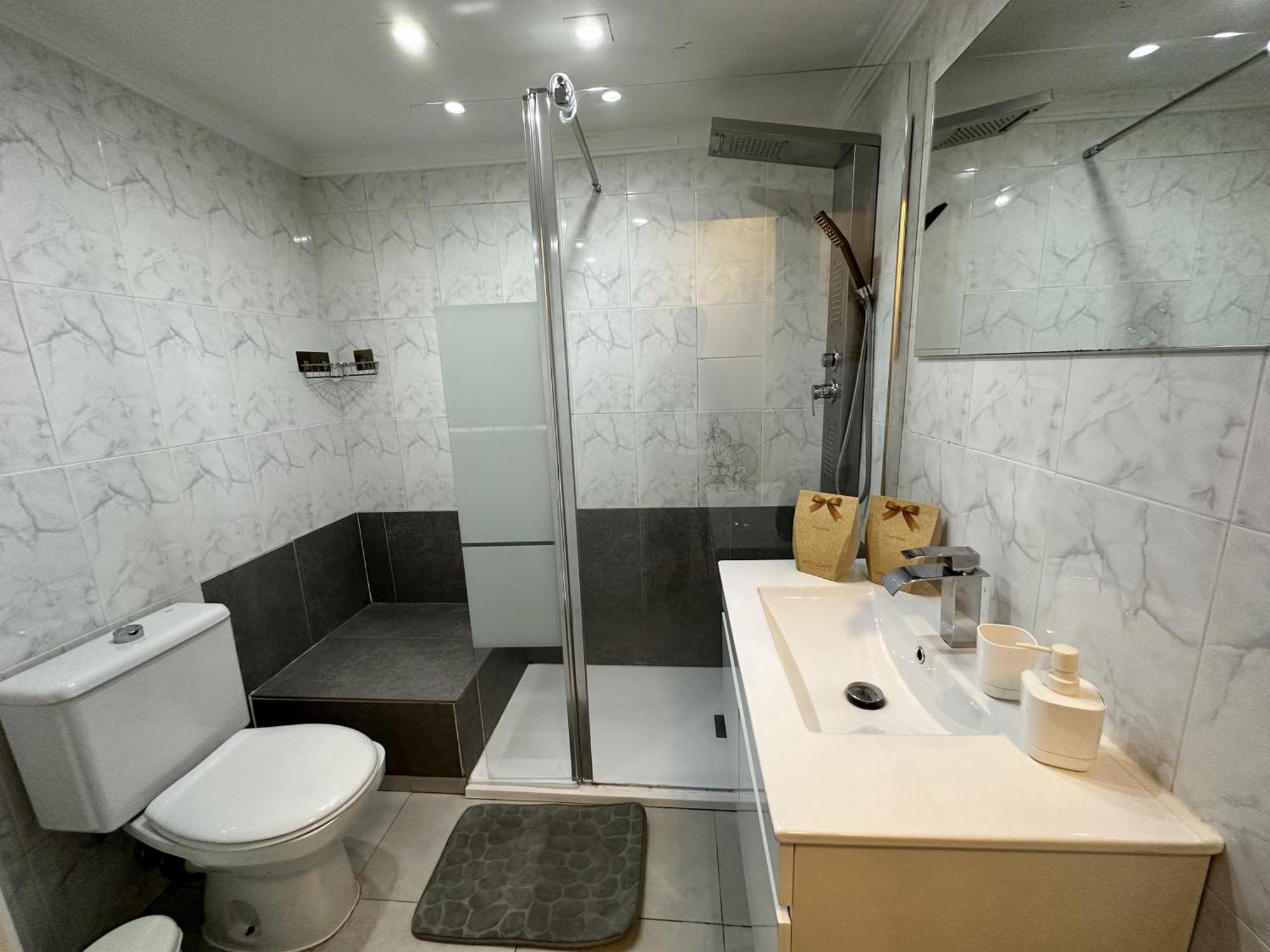 Apartamento Ver1 - Terraza - 1 Dorm - Wifi - Centro A 100 Metros - Playa A 600 Metros Torremolinos