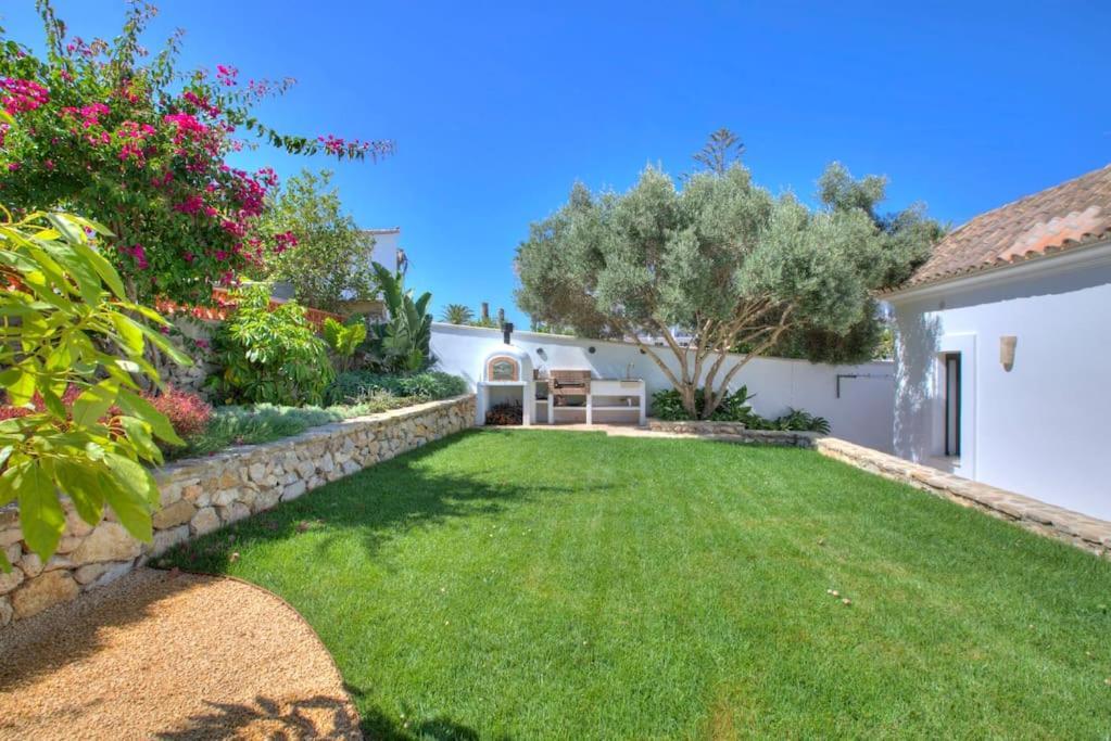 Mas Tranquila - A Stylish With Pool 150 M From The Villa