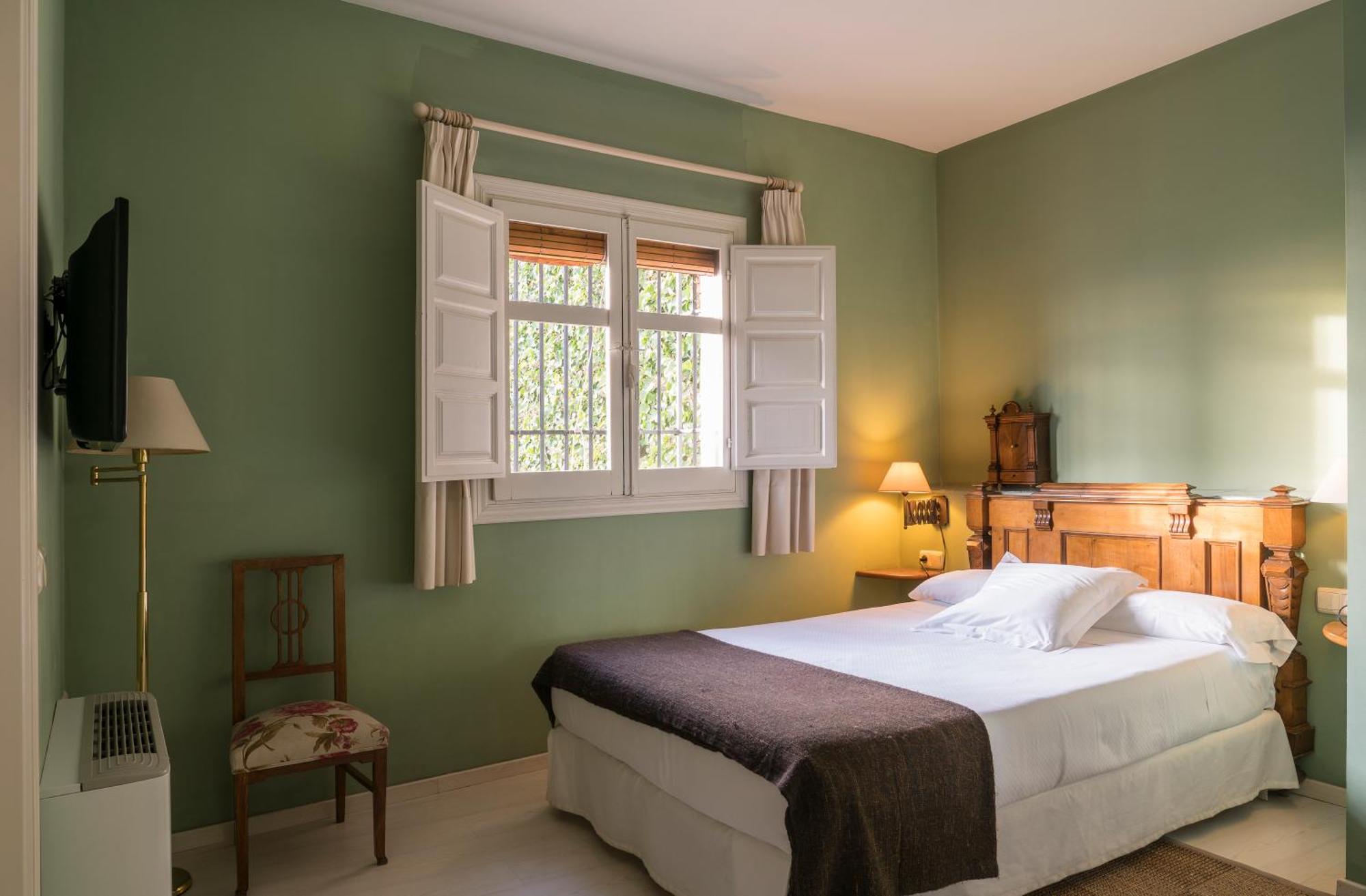 Hotel Carmen De La Alcubilla Del Caracol 3*