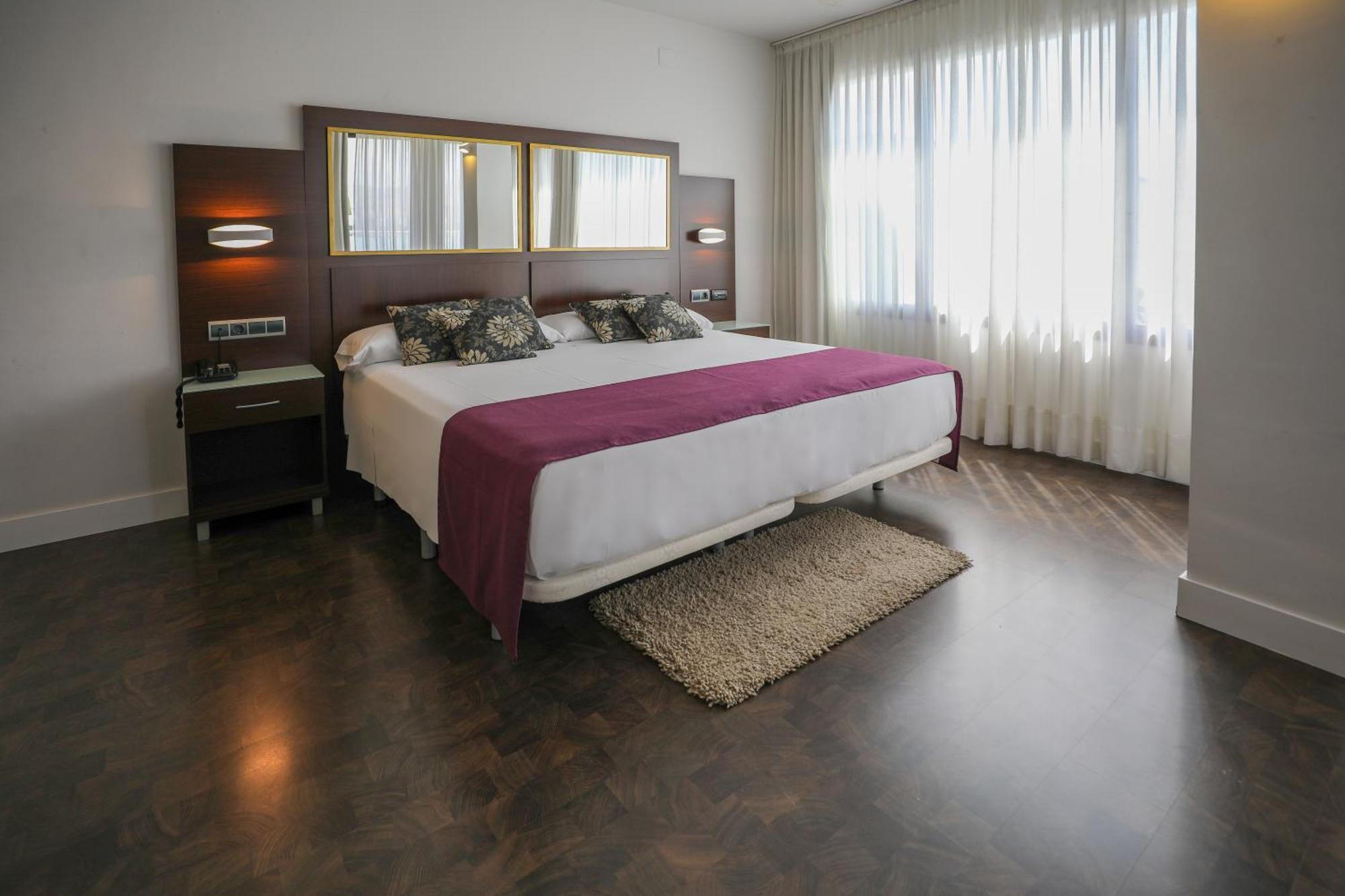 Hotel Yit Conquista De Granada 4*
