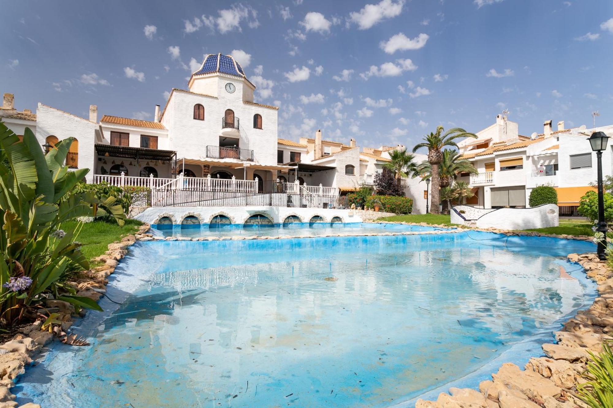 Casa En La Playa Con Piscinas A * Puerto Marino