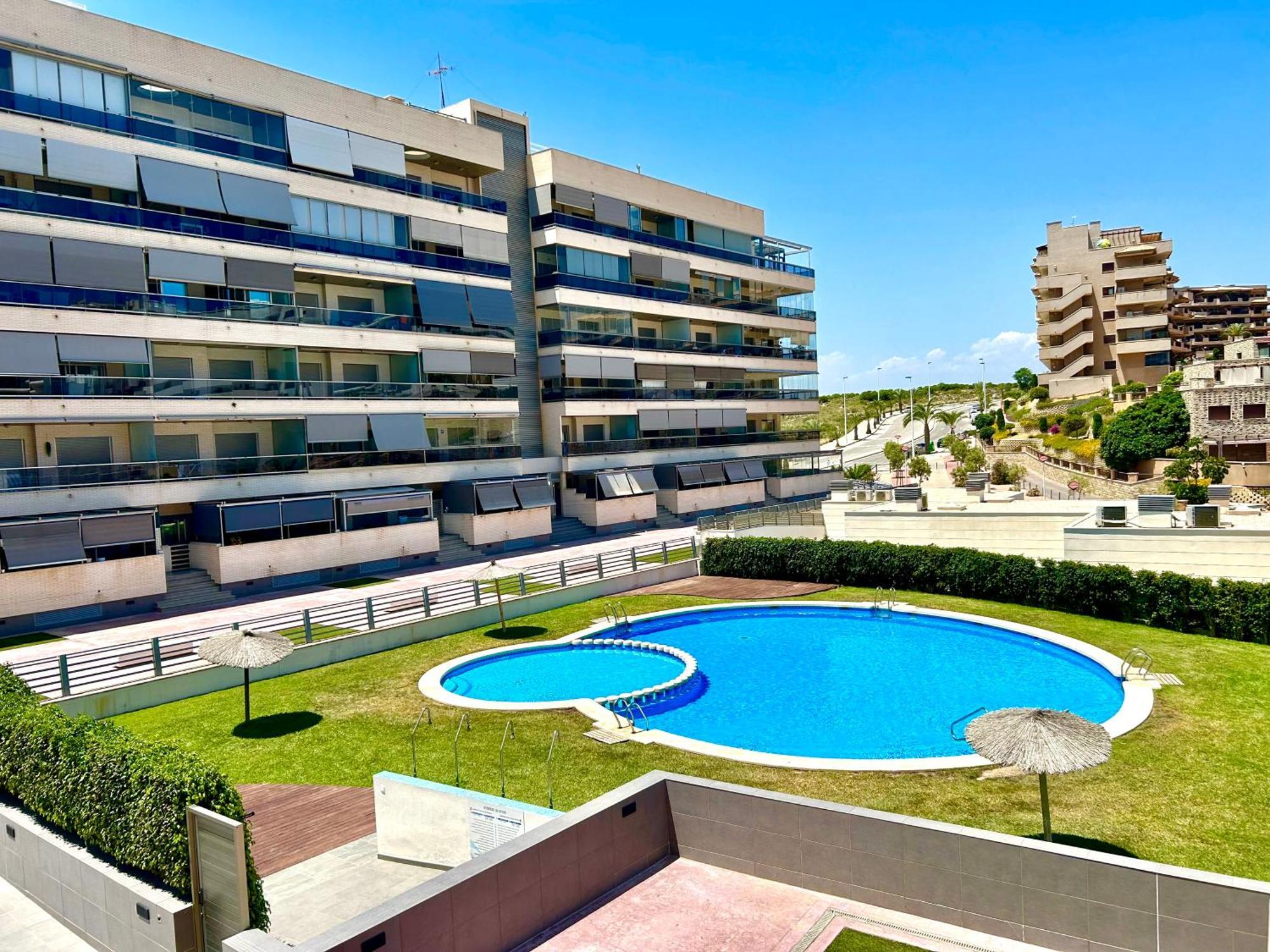 11 Y Piscina * Arenales del Sol