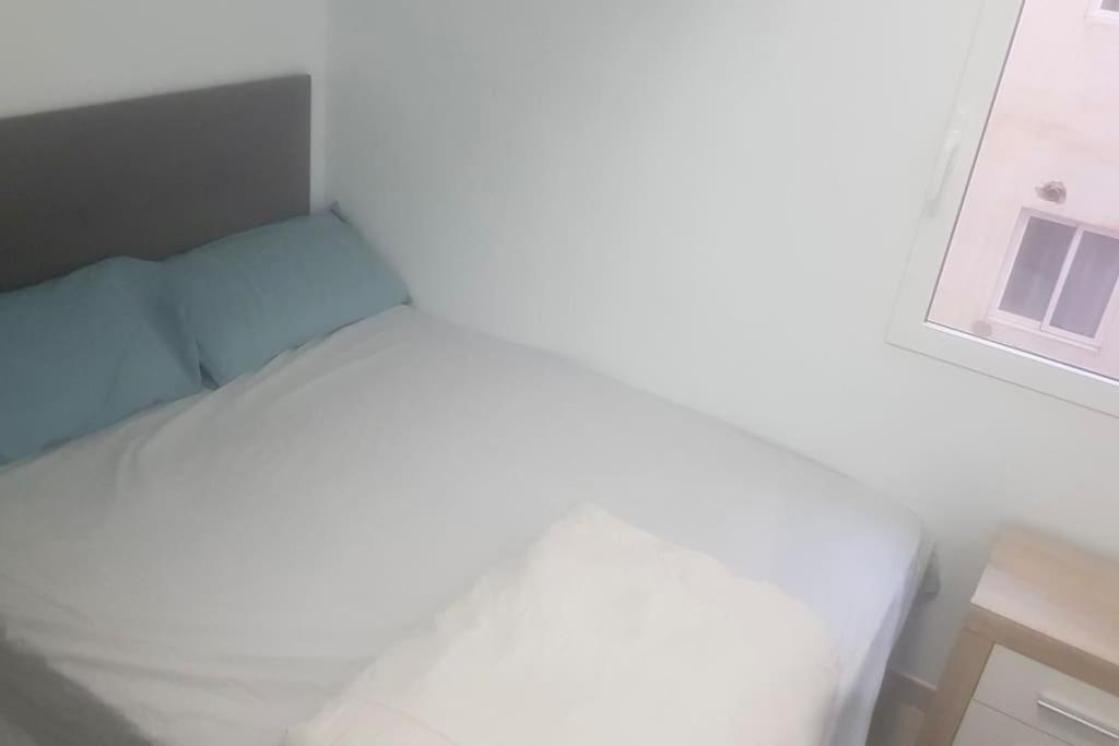 Three Private Bedrooms With Private Bathroom In Spacious In Alicante, Shared Kitchen And Living Room, The Host Lives In The Apartment *