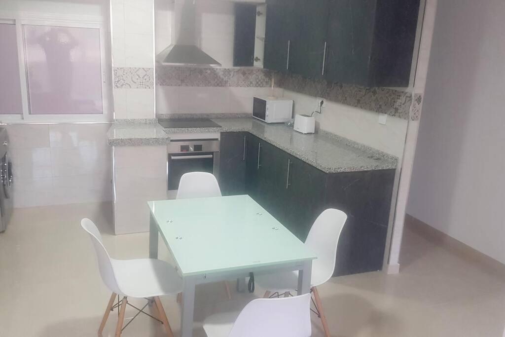 Three Private Bedrooms With Private Bathroom In Spacious In Alicante, Shared Kitchen And Living Room, The Host Lives In The Apartment