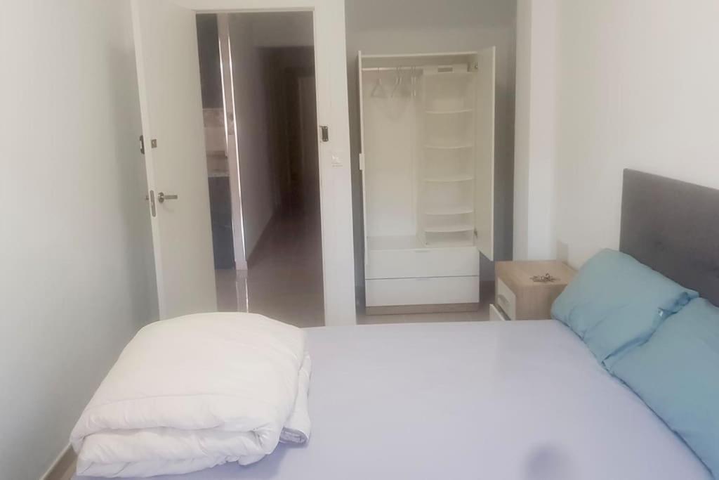 Three Private Bedrooms With Private Bathroom In Spacious In Alicante, Shared Kitchen And Living Room, The Host Lives In The Alicante