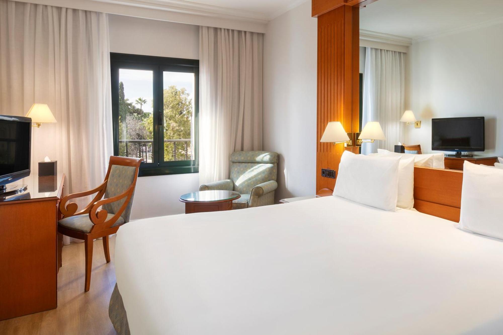 Hotel Macarena 4*