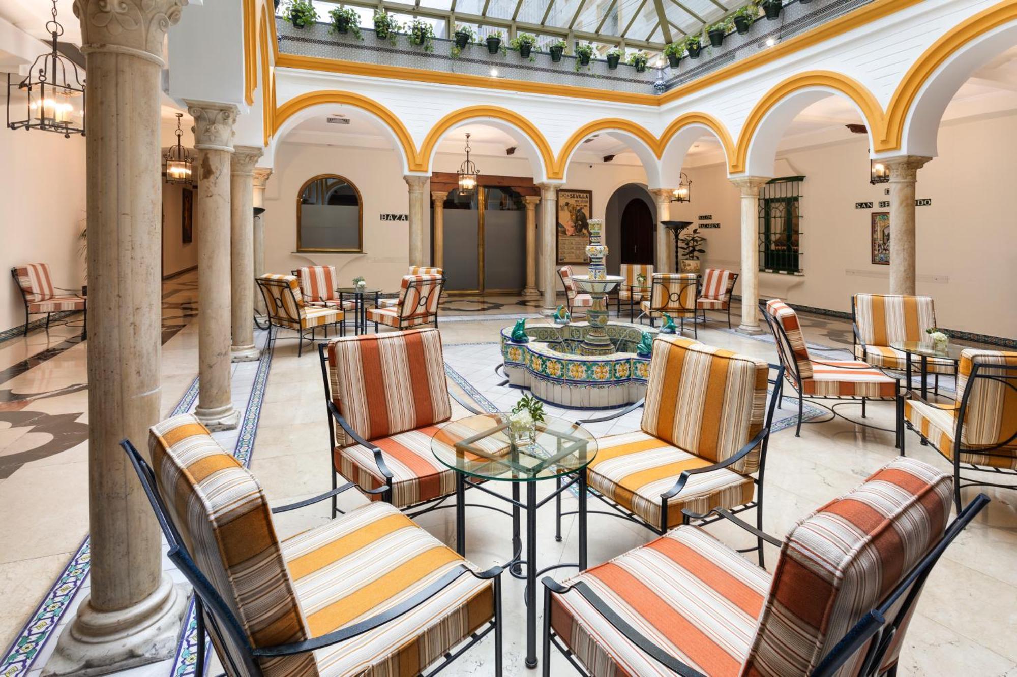 Hotel Macarena