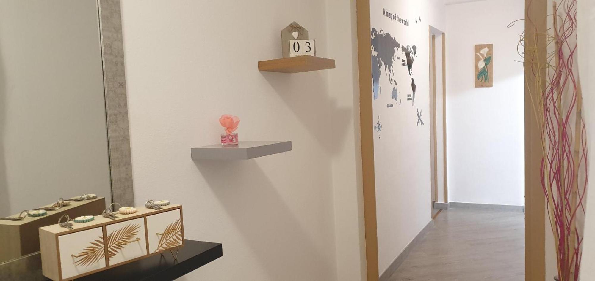 Beautiful In The Center Apartment *
