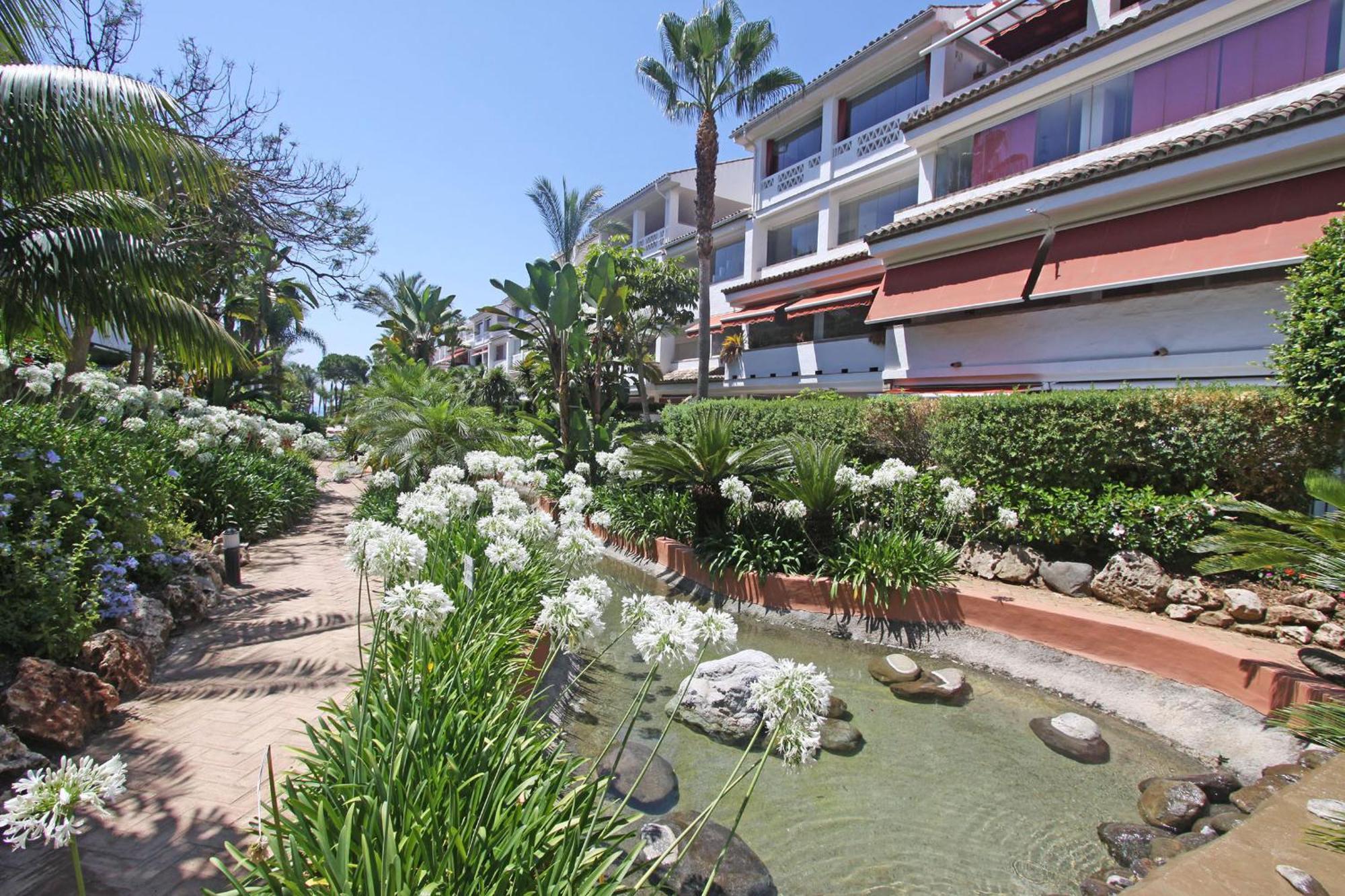 Apartment 1105 Beachfront Golden Mile *