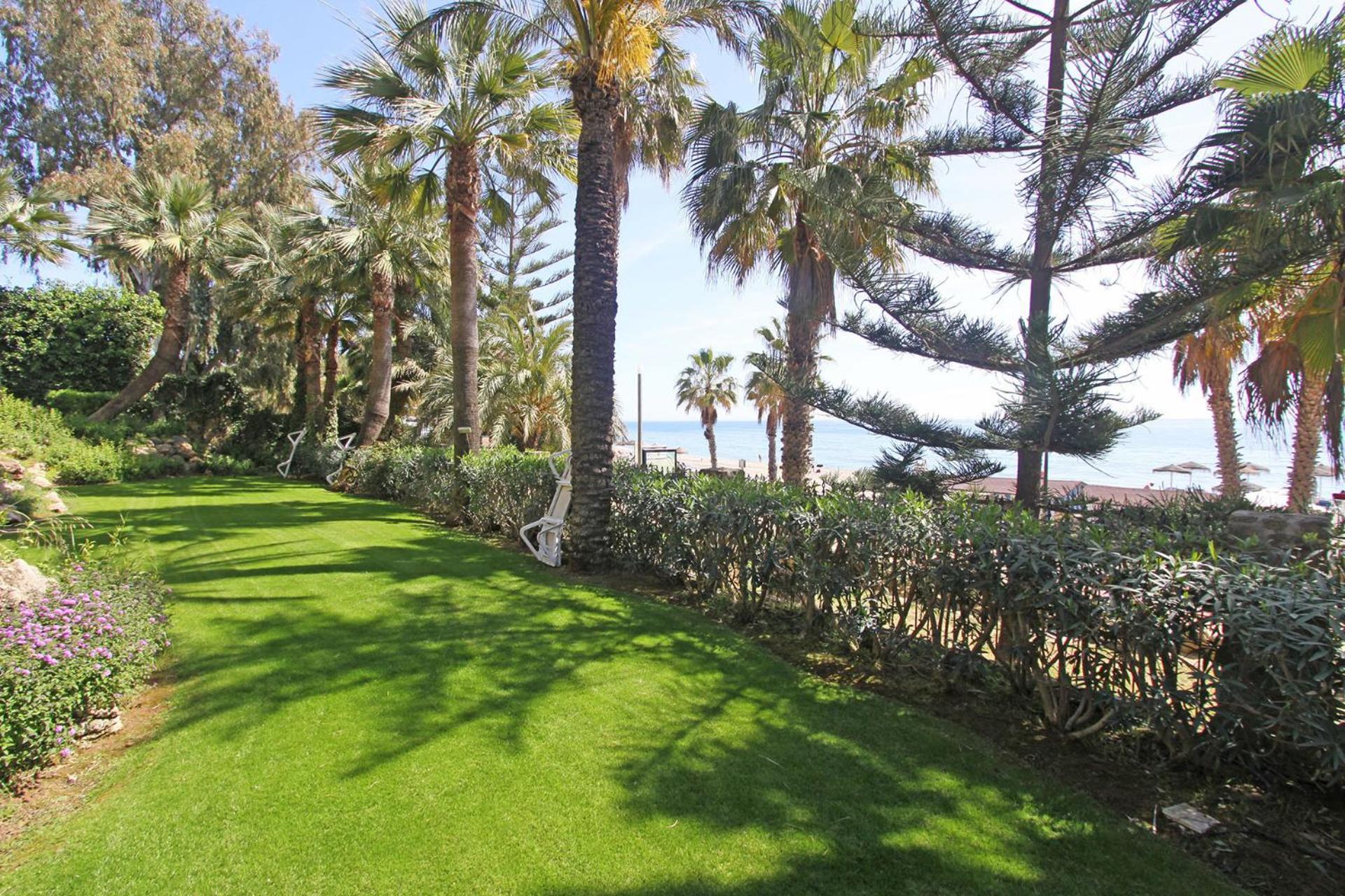 Apartment 1105 Beachfront Golden Mile *