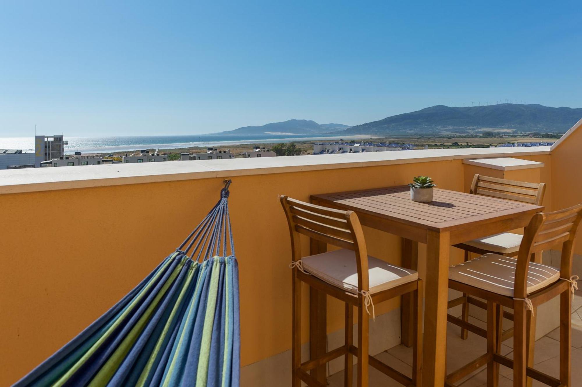 Deja Blue - Rent Modern Penthouse Apartment *