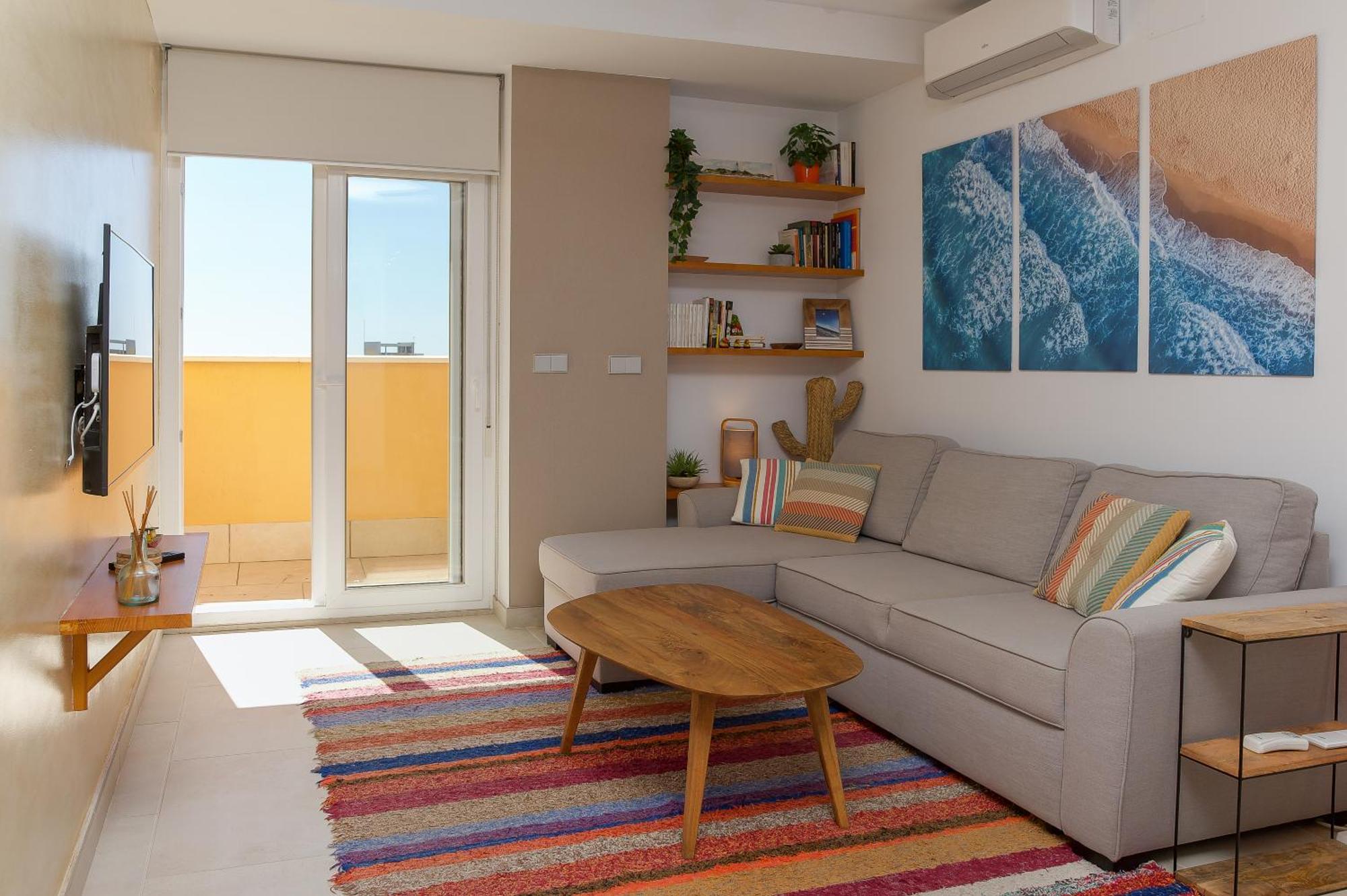 Deja Blue - Rent Modern Penthouse *
