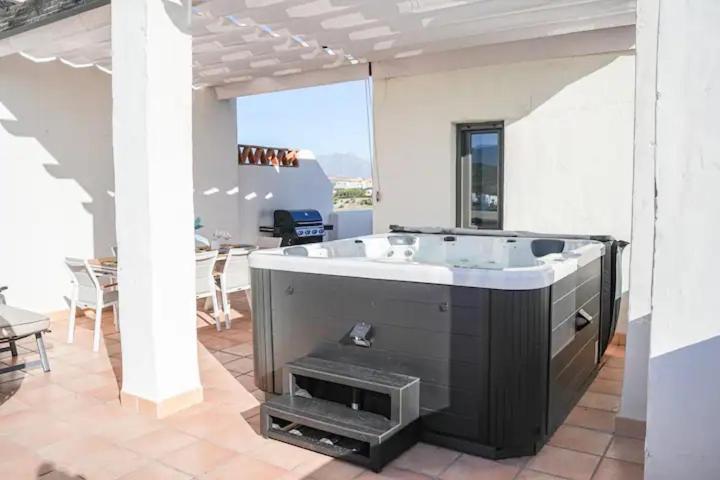 Apartamento Penthouse In Met Jacuzzi En Zeezicht!